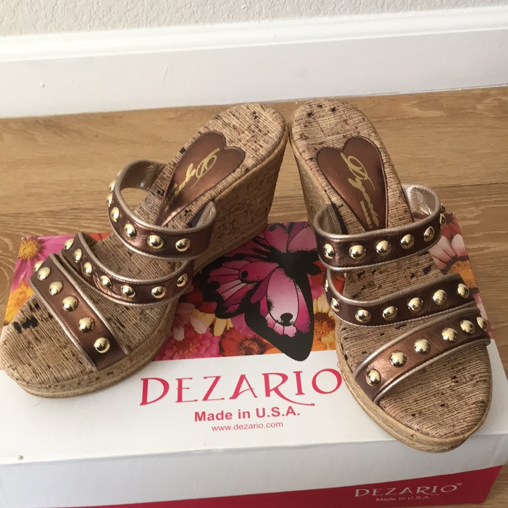 Dezario wedges